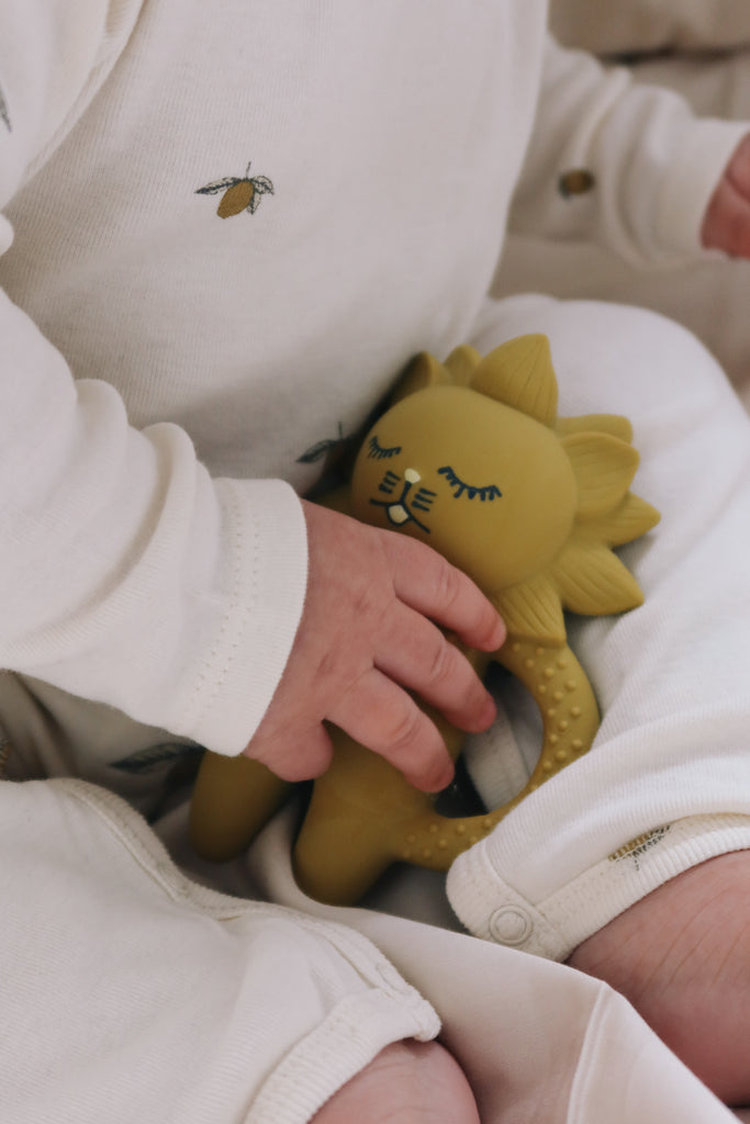 Konges Sløjd teether lion mustard